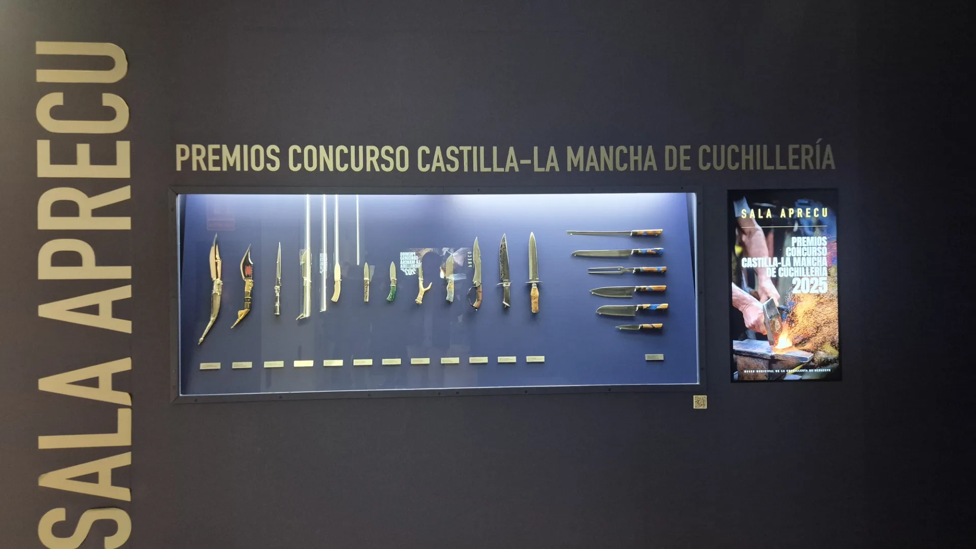 Vista del Museo Municipal de la Cuchillería de Albacete, situado en la Casa del Hortelano frente a la Catedral, símbolo de la tradición artesanal del sector